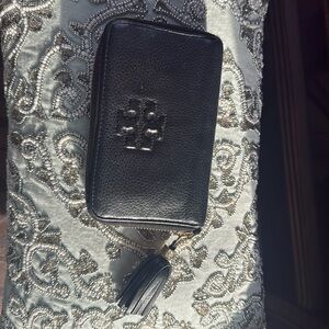 Tory Burch black wallet 4x6. in good pre-owned condition.